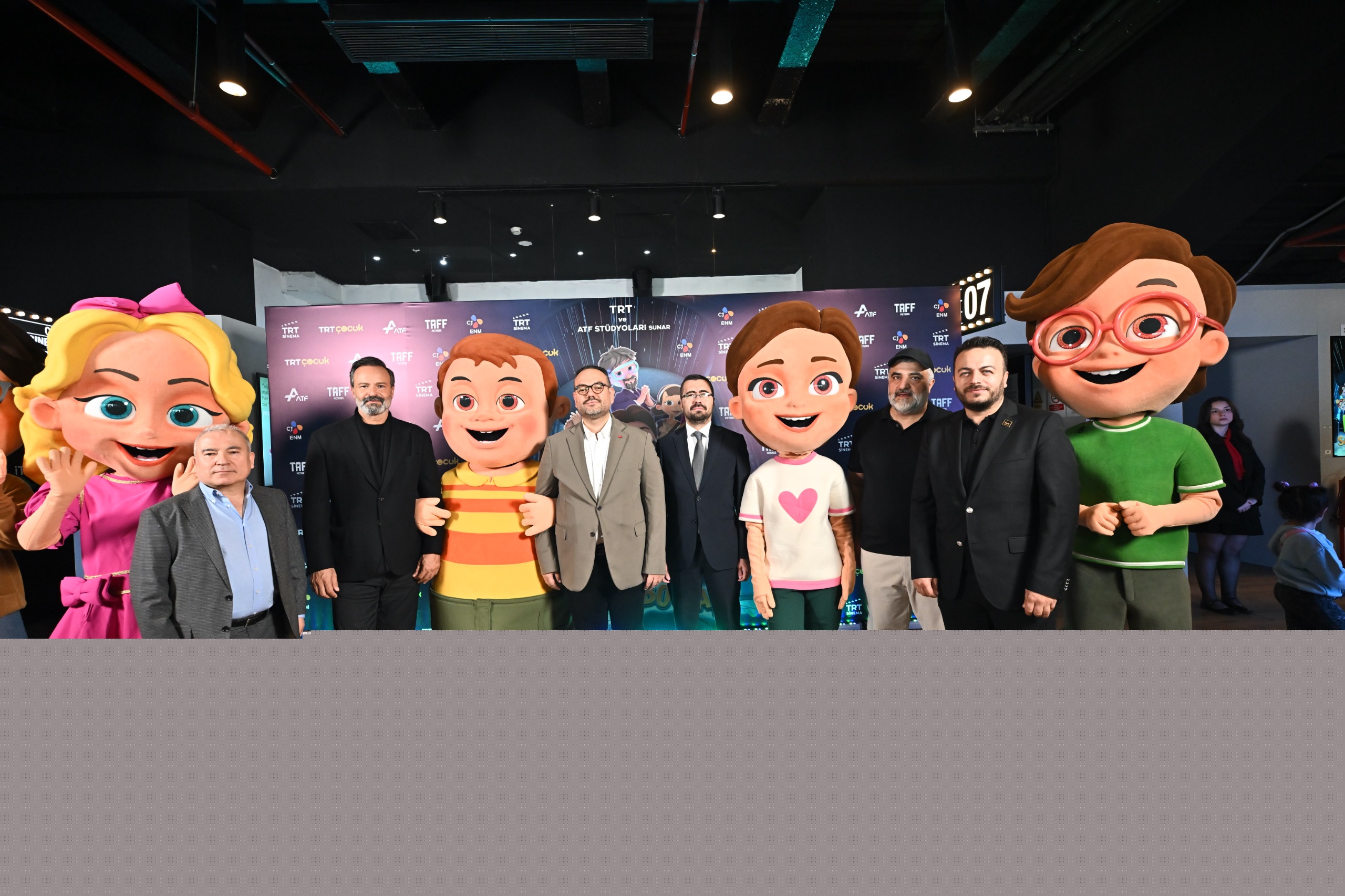 Pırıl: Saklı Robotlar Galasında Çocuklar Neşe ve Heyecanla Buluştu! | TurkArama Motoru | Sağlık ve Günlük Yaşam için Pratik Bilgiler